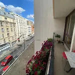 Spacious And Elegant 3 Bedrooms Apartment Near Metro And Bois De Vincennes